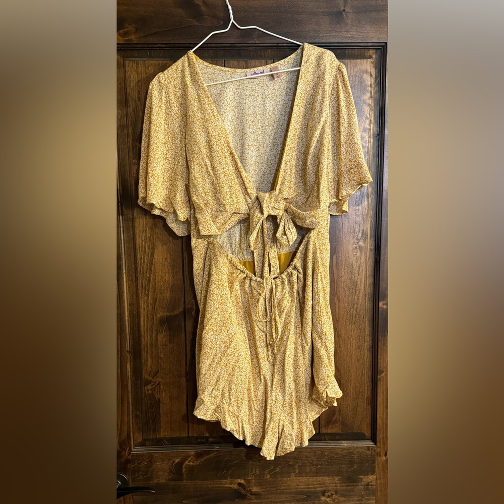 Buckle yellow romper